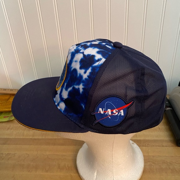 Preowned Men’s “NASA “ Hat/Cap. Mesh Back Snap Back. Adjustable Blue/Logo - Picture 3 of 9